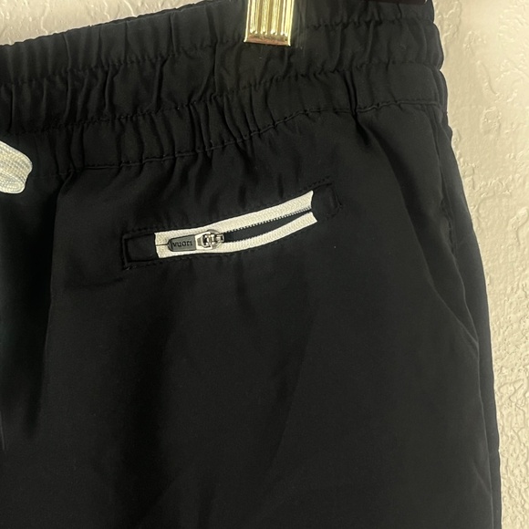 Vuori Clementine Athletic Shorts Sz XL 4” Drawstring Black No Lining - Picture 3 of 11